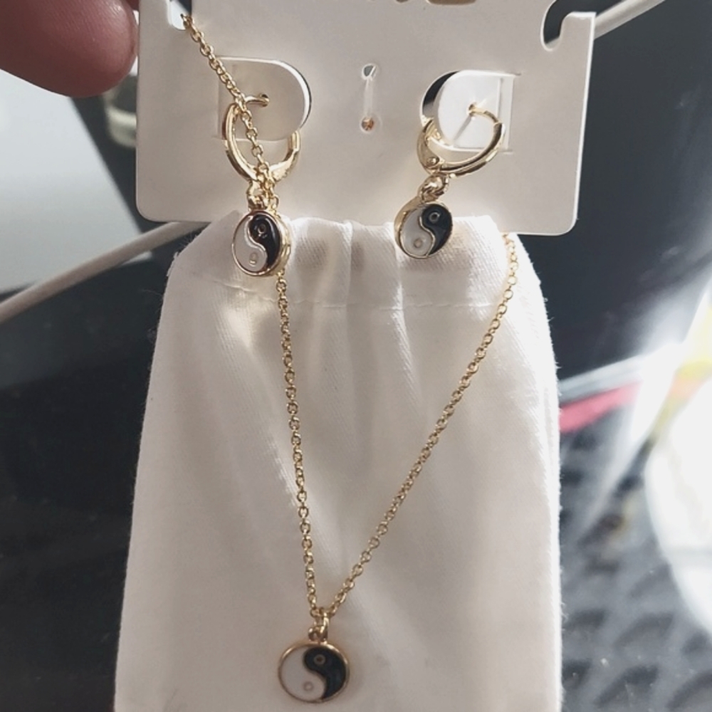 Iam Yin Yang Black & White Gold Plated Earring & Necklace Set New